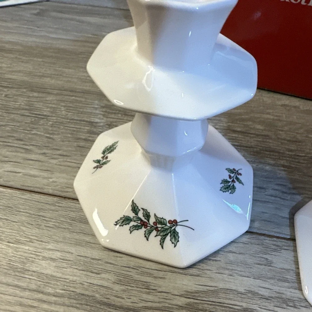 Nikko‎ Candle Holder Set Unisex OS White Good Christmastime Holly Berry Japan